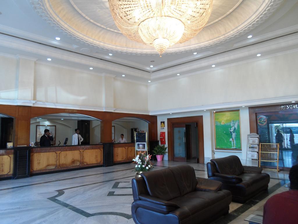 טירופאטי Hotel Plr Grand מראה חיצוני תמונה